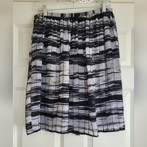 Calvin Klein Black & White Pleated Chiffon Skirt - Size Sm